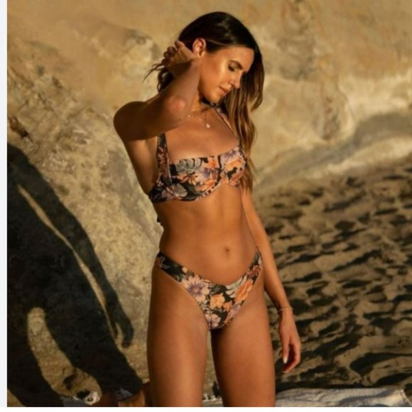 L*SPACE Camellia Bikini bottom - Picture 2 of 11